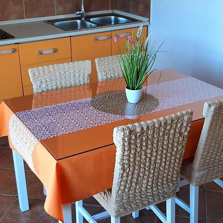 וויס Apartment Pecarevic - A Holiday With A Stunning View מראה חיצוני תמונה