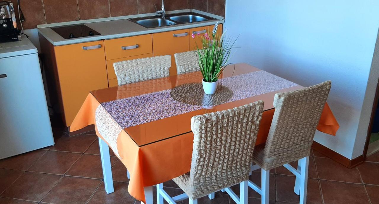 וויס Apartment Pecarevic - A Holiday With A Stunning View מראה חיצוני תמונה