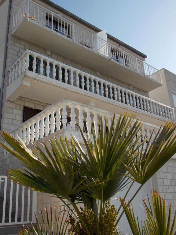 וויס Apartment Pecarevic - A Holiday With A Stunning View מראה חיצוני תמונה